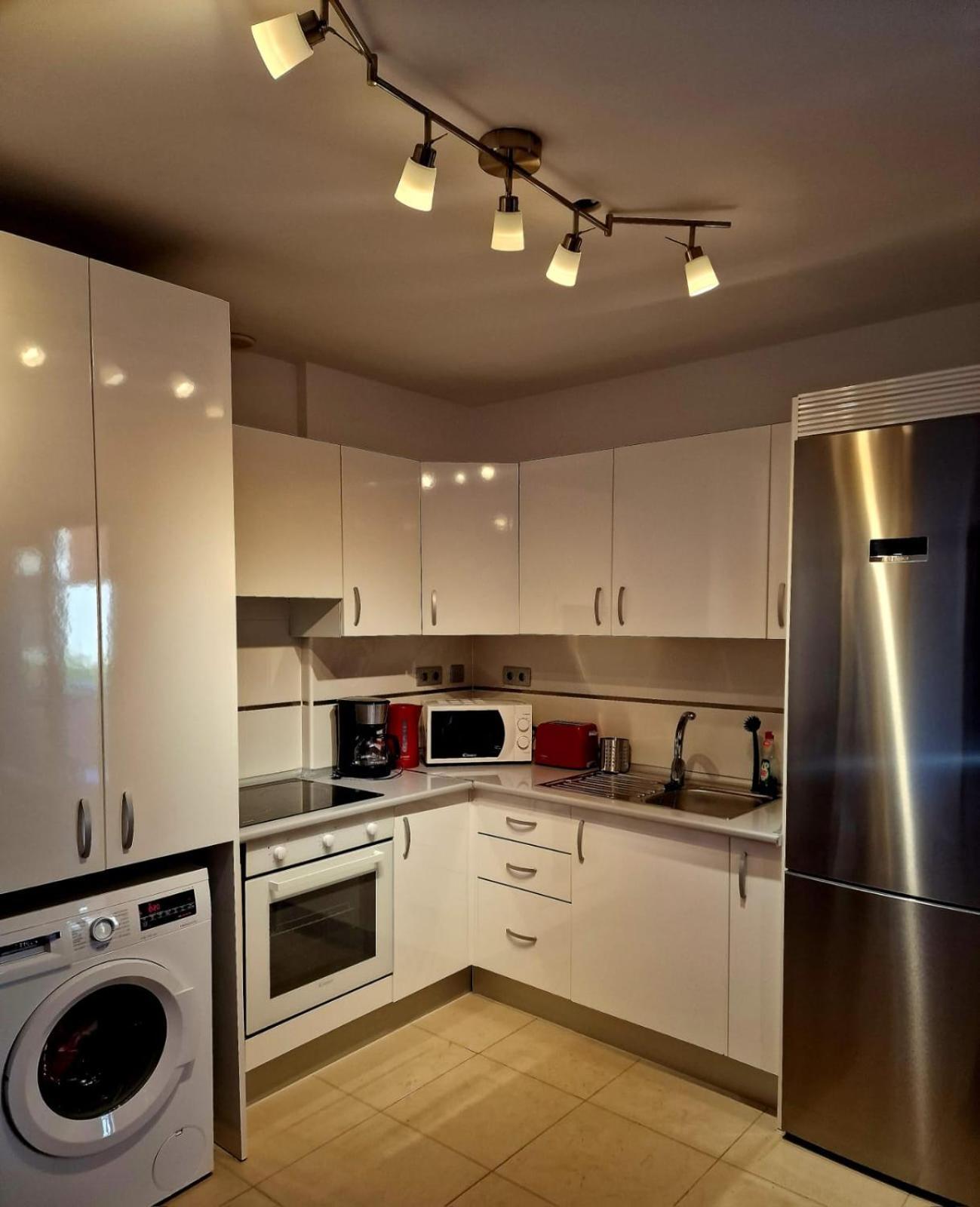 Alcala Seaside Apartment, Two Rooms, Private Parking Luaran gambar