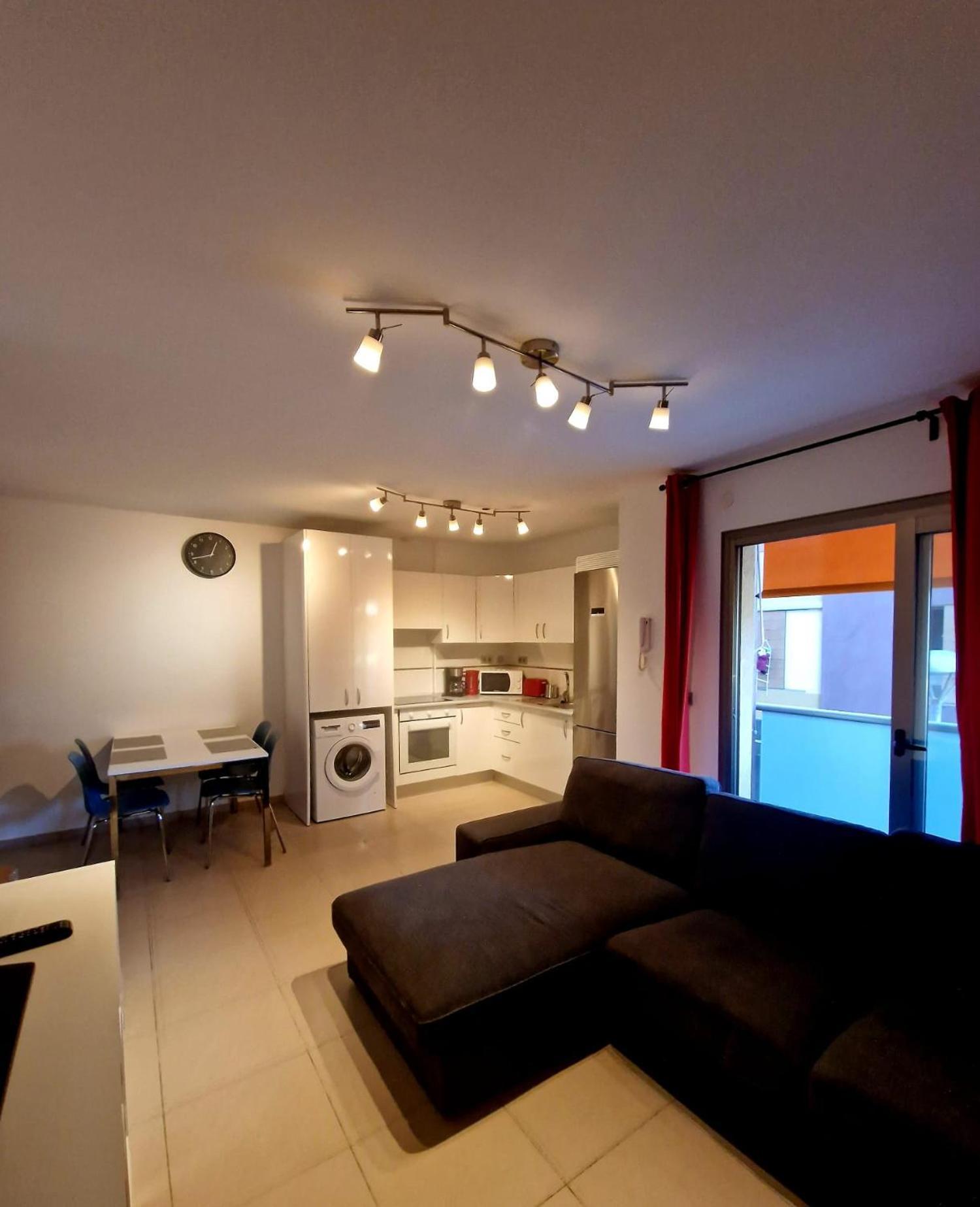 Alcala Seaside Apartment, Two Rooms, Private Parking Luaran gambar
